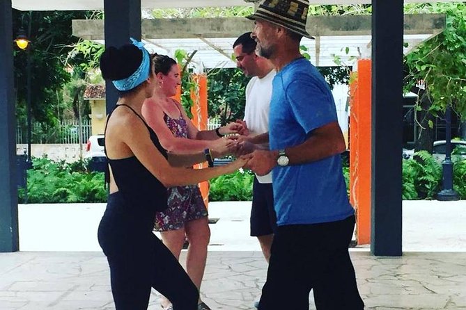 Beginner to Advanced Salsa Dance Class in San Juan, PR - What happens during the one-hour lesson