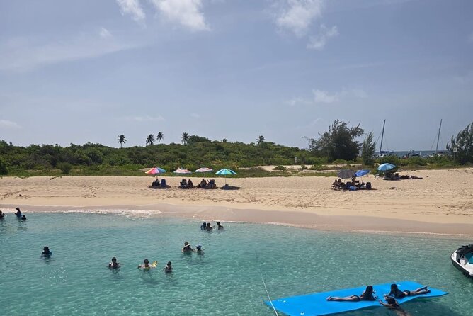 Boat Snorkeling and beach day to the Fajardo islands - First island stop: guided snorkeling