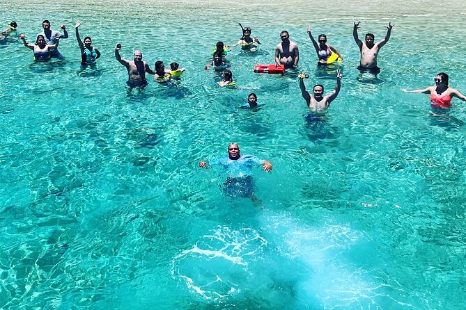 Boat Snorkeling and beach day to the Fajardo islands - Crew care and comfort in the water