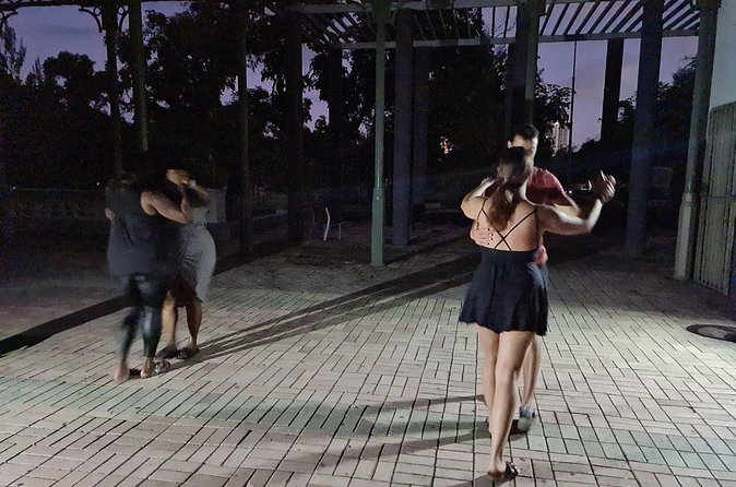 Learn Salsa In Paradise San Juan Puerto Rico - Left turns, right turns, and crossovers