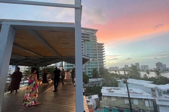 Learn Salsa in San Juan - Vivid beginner lesson - Who will enjoy this most