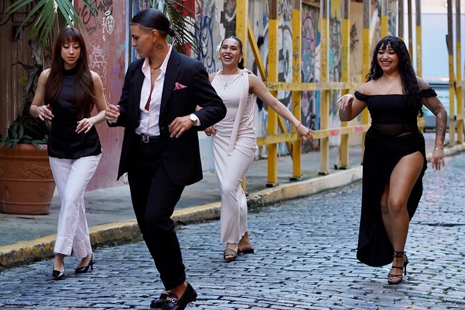 Moonlight Beginner Salsa Class in San Juan - Key points at a glance