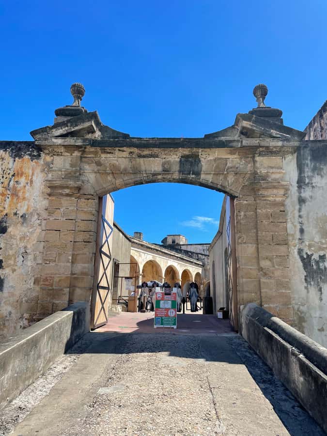 Old San Juan: San Cristobal Castle and Old Town Walking Tour - Inside San Cristobal Castle: tunnels, dungeon, and bunker