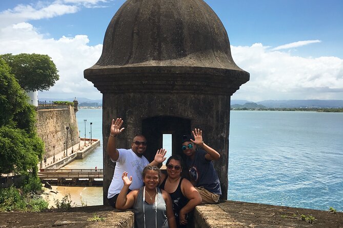 Old San Juan Tour in Spanish - Plaza Colón and the Reason for the Walls