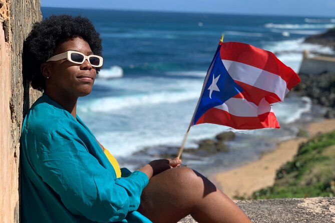 Old San Juan Tour in Spanish - San Sebastián Street and the Puerto Rican Flag
