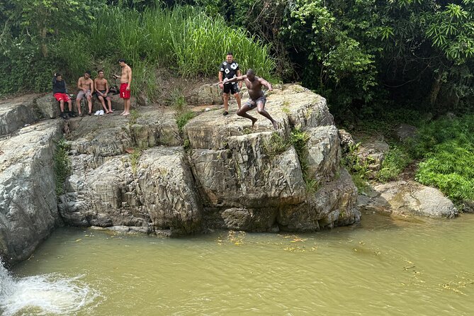 Pinones Bar Hopping Beach Food Tour & Caguas River Hidden Gem - What the tour does well