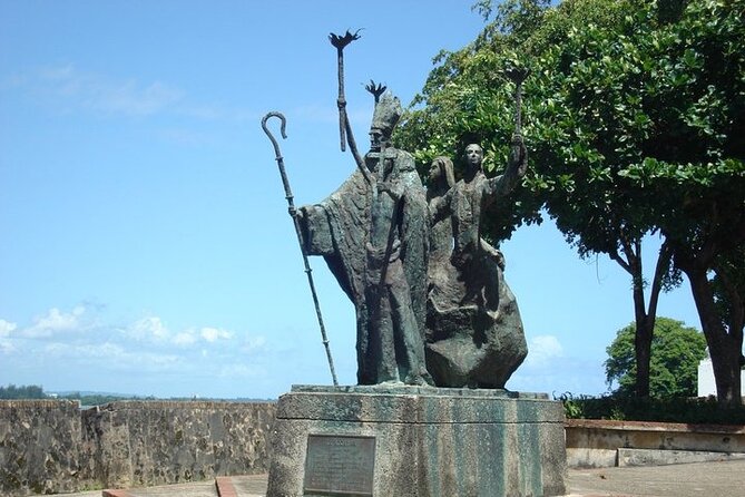 Private Walking Tour of Old San Juan, including forts - Plaza del Quinto Centenario and the Tótem Telúrico