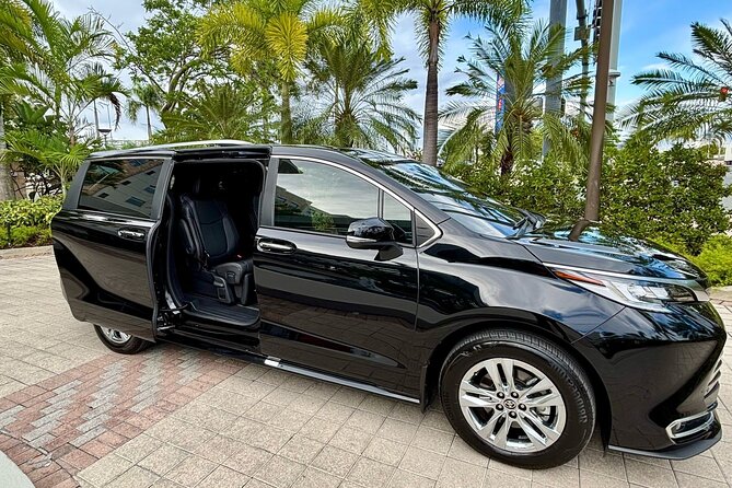 Puerto Rico Island Wide Transfers, Sienna Limited Luxury Minivan. - The Toyota Sienna Limited and its useful comforts