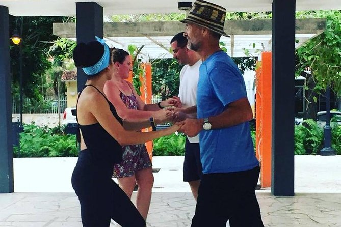 Salsa Dance Class in San Juan – Learn from Local Experts - Class size and the amount of personal help