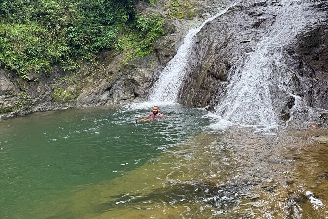 Salto de Pilar Cliff Jumping Tour - Arriving at a pool surrounded by 50-foot boulders