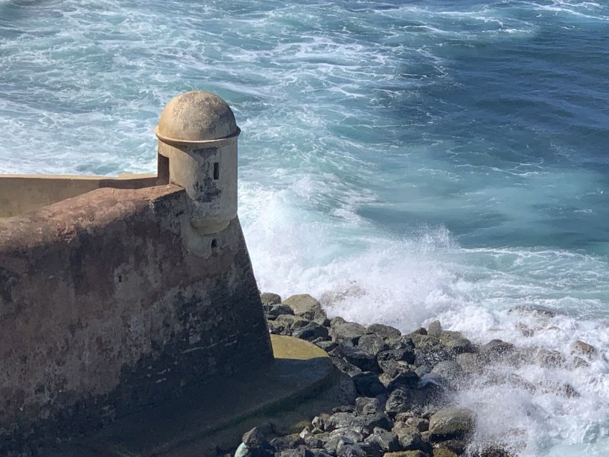 San Juan: Ghosts and Spooky History Walking Tour - La Fortaleza, the cathedral, and Hotel El Convento