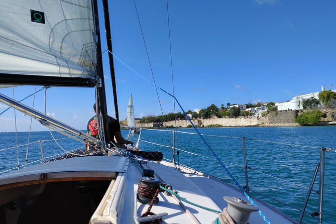 San Juan Historical Bay Daytime Sailing Tour - Goat Island and the smaller fort