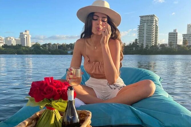 San Juan — Private Floating Picnic Experience in Condado Lagoon - Champagne, charcuterie, and the small details
