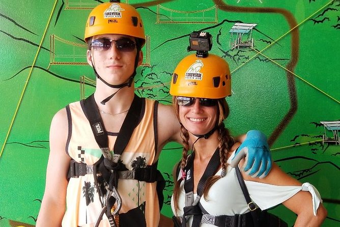 Toro Verde 7-Zipline Tour Plus the Monster with Transport - The guides and the human side of the outing