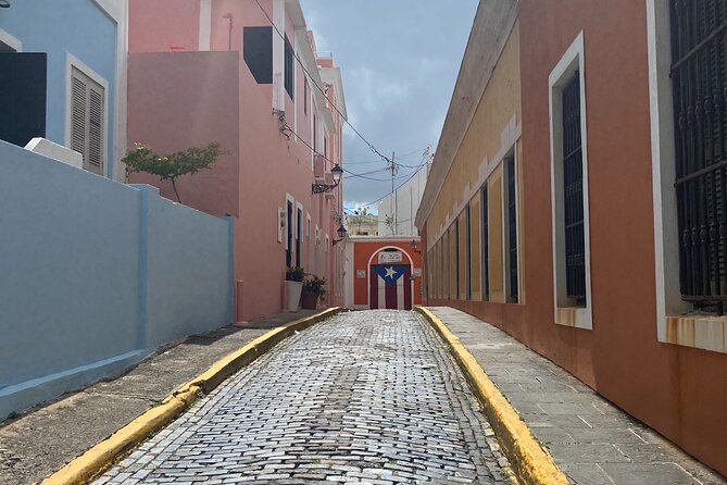 Walking Guided Tour of History and Myths of Old San Juan - La Fortaleza shows where power still resides